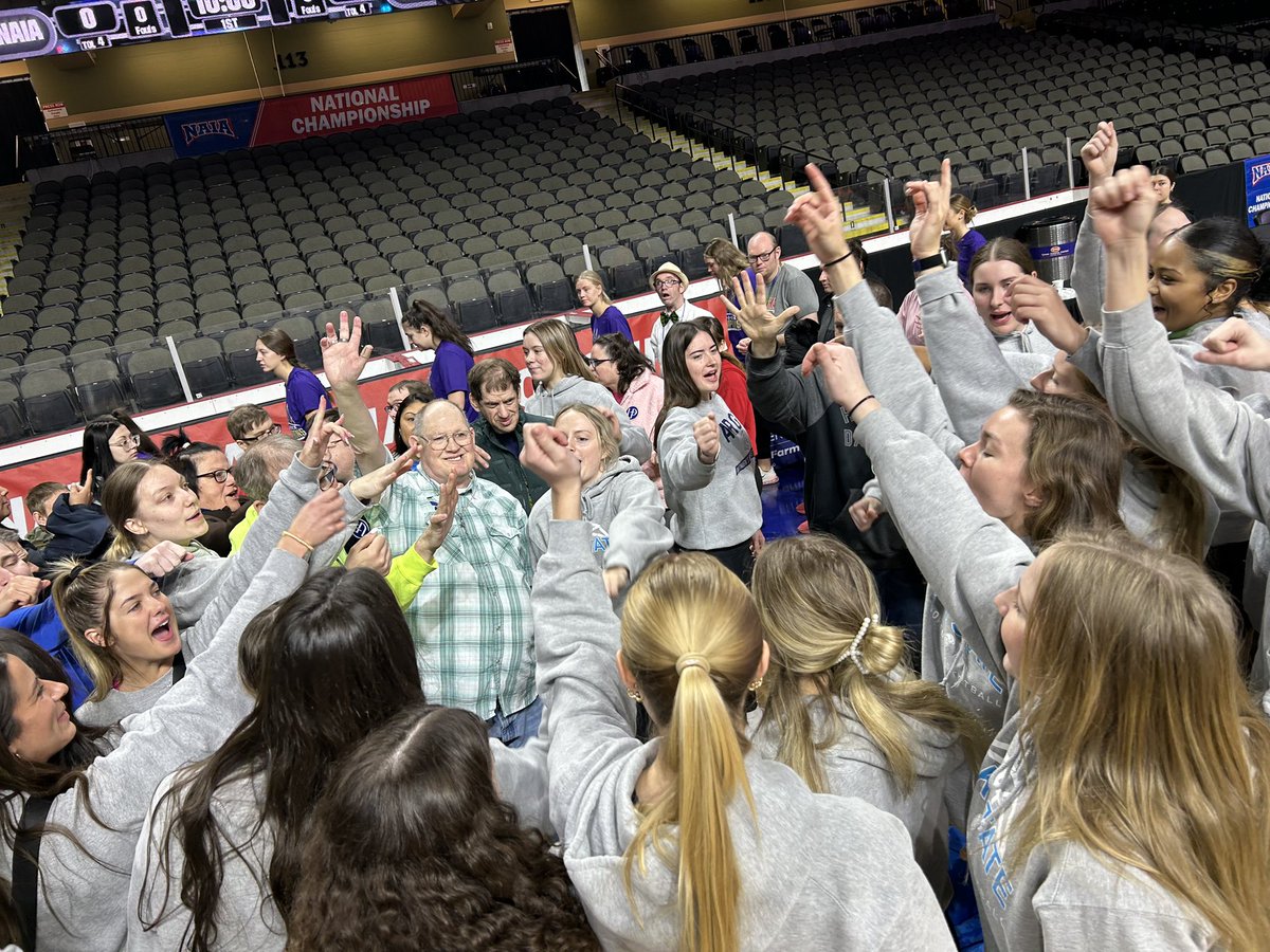 dakotastate_wbb's tweet photo. 😁We had a blast with Special Olympics IA this morning😁

👏A great way to get our trip started!👏 https://t.co/enhp7s0r5g