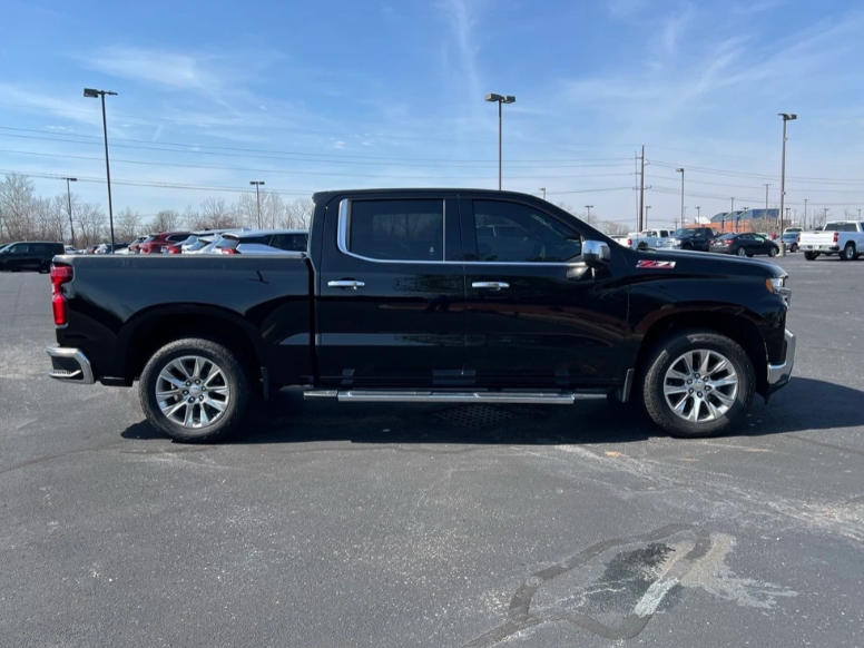 Just arrived!

Be the first to take this pre-owned 2019 #ChevySilverado 1500 for a spin. Offering a 355-HP 5.3L EcoTec3 V8, 4WD, off-road suspension, heated seats, premium audio, front &amp; rear park assist, and more.

Check it out: bit.ly/3IJ02Io