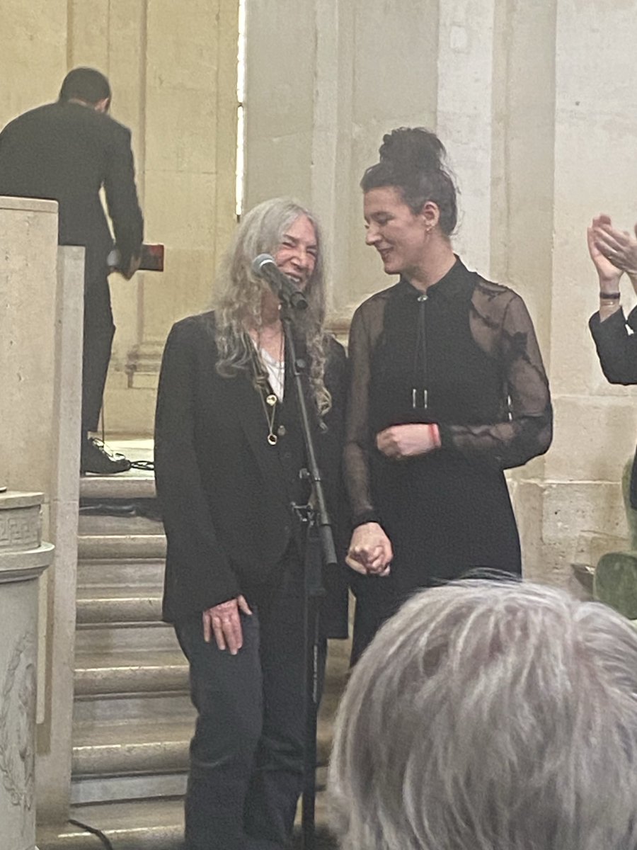 Une après-midi mémorable à l’Academie.des beaux-arts. Photographe Annie Leibovitz est installé comme membre associée. Music de légende du rock, Patti Smith, et hommage par Anne Wintour, rédactrice de Vogue.