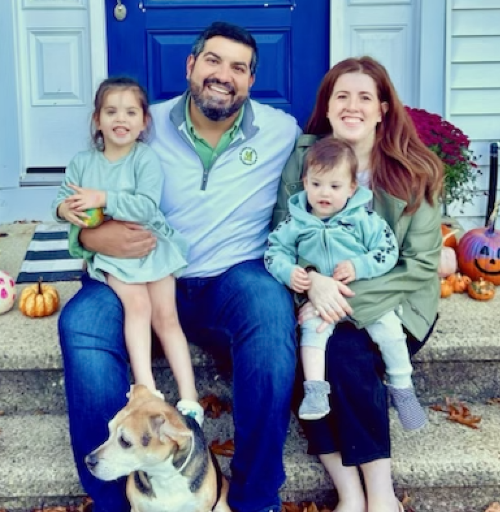 For Kidney Cancer Awareness Month, read the story of Alex Tamargo, a Woburn, MA resident who experienced unexplained symptoms for over six months before a scan revealed a 7-centimeter cancerous mass on his kidney at just 38 years old. 🔗brighamandwomens.org/cancer/kidney-…