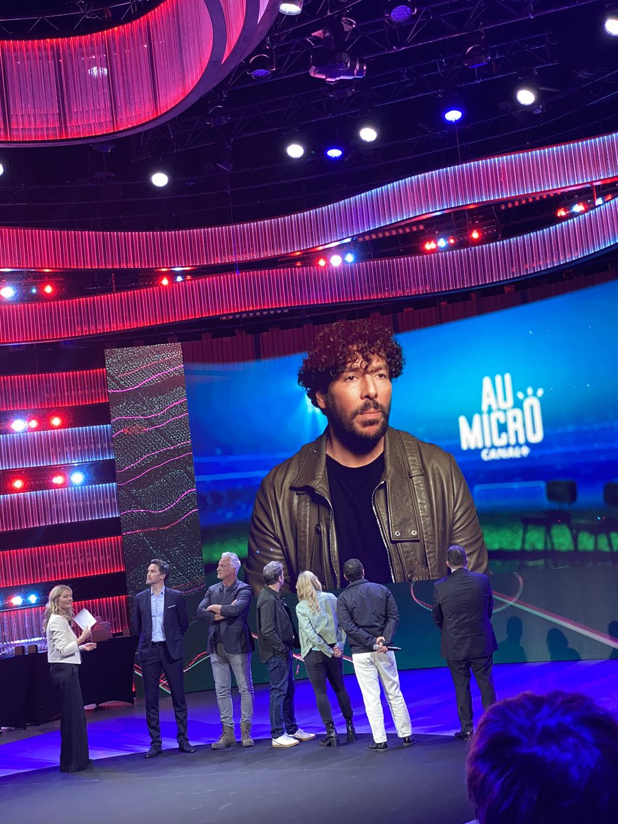 Recrue star de #aumicro pour faire le lien entre les candidats et le jury, @redouaneshow bientôt @canalplus ! #redouane #redouanebougheraba