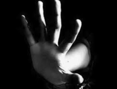 Bir çocuğun çıkaramadığı ses olmak zorundasın.

 #ÇocukSusarSenSusma