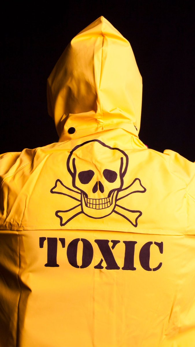 ⚠️¿Cómo reconocer a un tóxico o tóxica?
🤔Mañana en el #CarpeDiemPodcast te lo contamos
A las 21h en <a href="/EspluguesFM/">EspluguesFM</a> 99.7 FM 📻
🎙️<a href="/xsavinv/">Javier Savin Vallvé</a> <a href="/barnalola/">Lola Carrasco</a> #psicología #personastóxicas #relacionestóxicas #bienestaremocional #saludmental