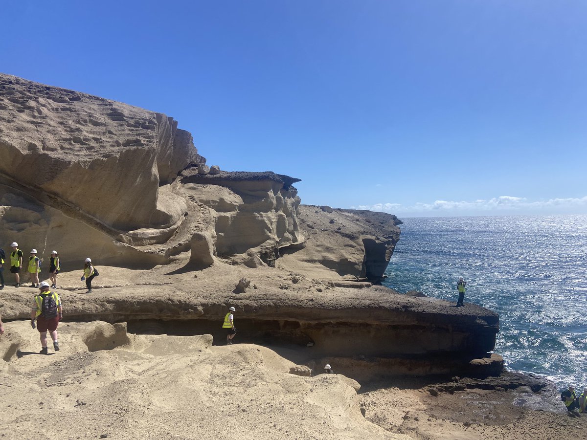For our last day we took the students to the amazing “Tajao Smile” outcrop. I love this locality so much and it was so much fun discussing PDCs with everyone! 🌋