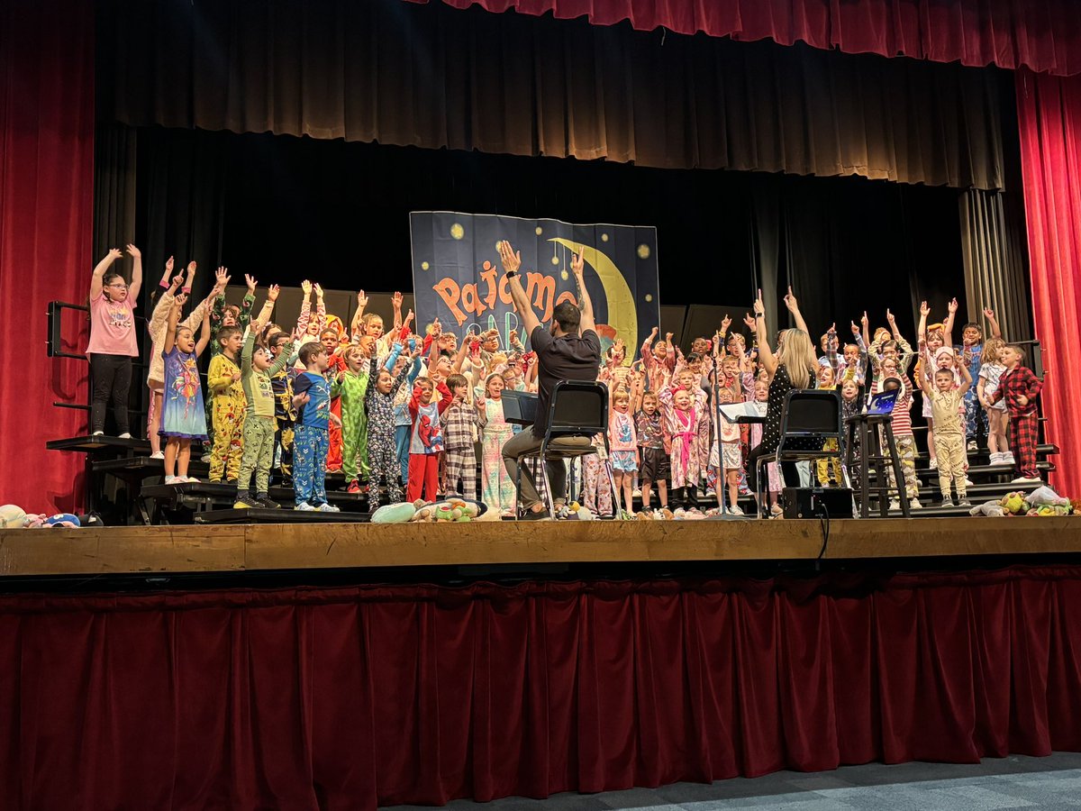 Proud mom and teacher moment last night! Our @GracemorNKC 1st graders performed “Pajama Party” musical at @TonkaNation and they were so energetic and fun to watch!! They sang their lil hearts out and we couldn’t be more proud! @MrPatteeMusic @BritanyHarris15 @NKCVocalMusic