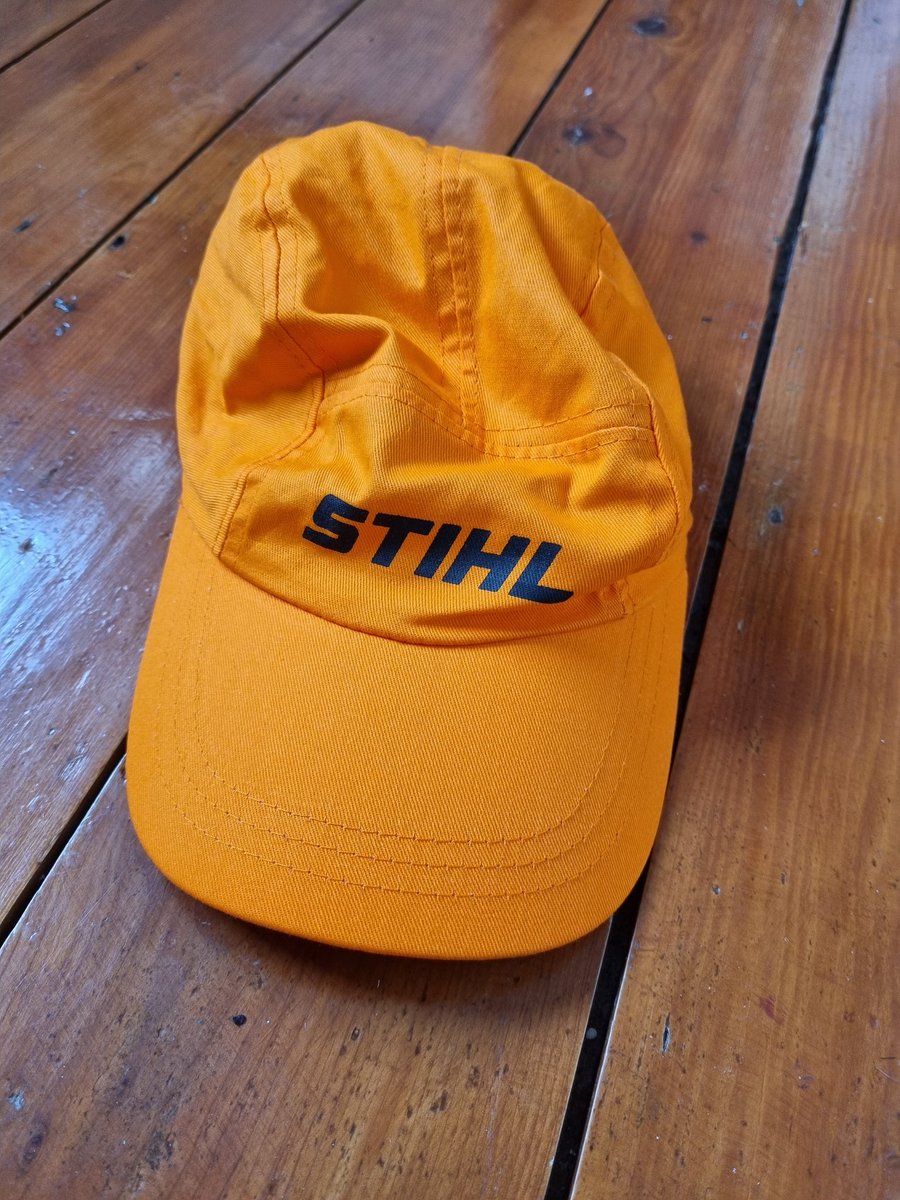Giveaway time! Identify this track in the snow (found at Hardknott this winter) & win this understated baseball cap, which was definitely not free promotional material. Message us with the answer this week. @Mammal_Society @MammalWeb @ForestryEngland @ShowcaseCumbria