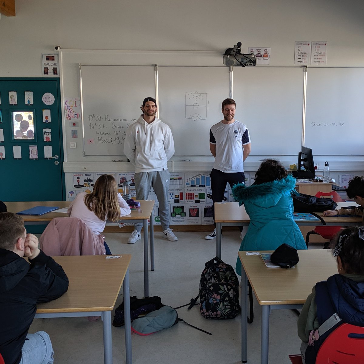 🤾Rencontre entre les élèves du dispositif ULIS du collège A&amp;J Pelletier et 2 joueurs pros des <a href="/LesSeptors/">Les Septors</a> : Pau et Tom, avant de se rendre au palais des sports pour assister à un entraînement ! 😁 💪 #ecoleinclusive