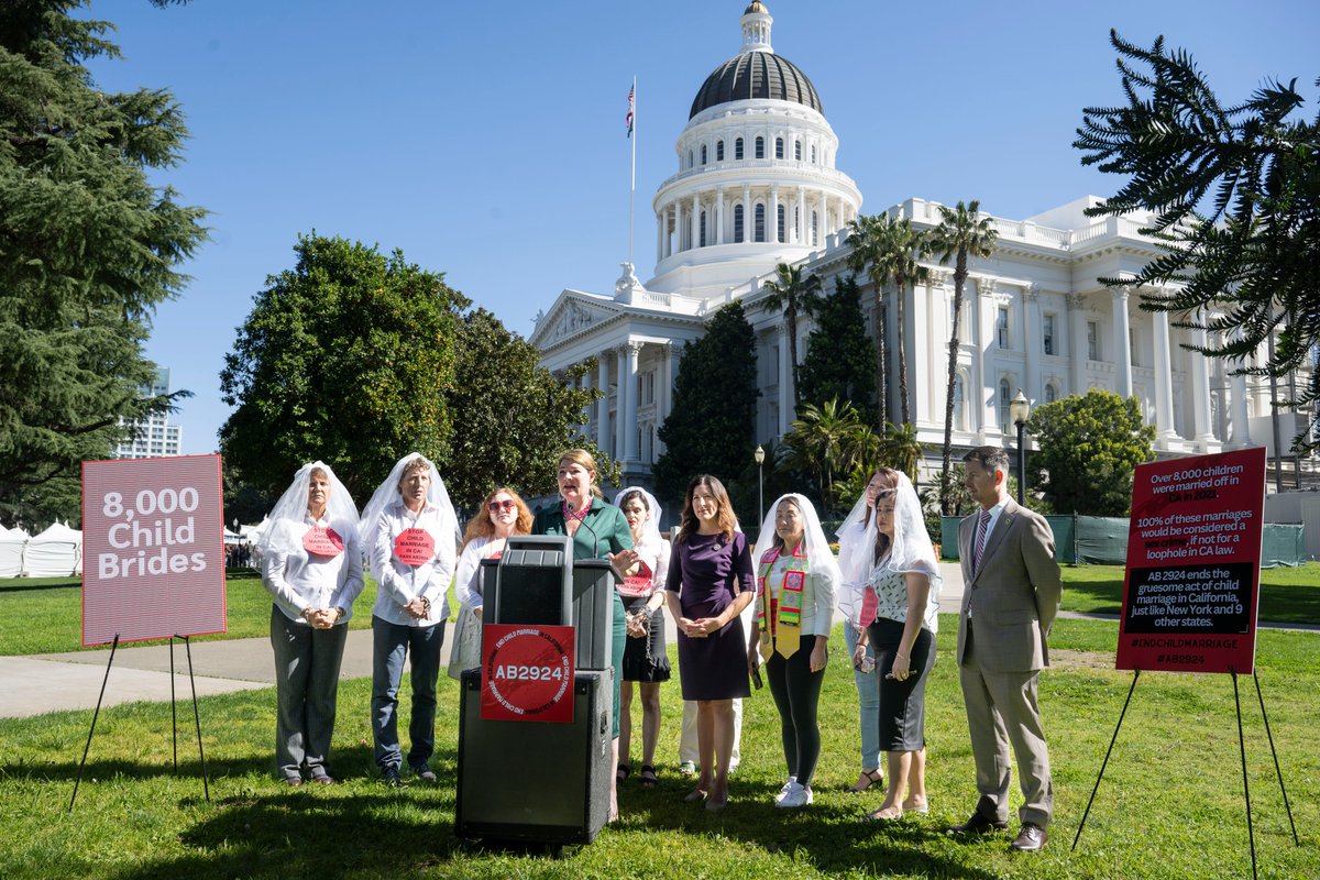 Forty-five states have a minimum marriage age requirement, and California isn’t one of them. This week, I joined @AsmCottie, author of AB 2924 on ending child marriage, and @AsmChrisWard to show my support.