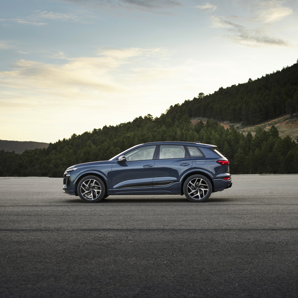 leaseloco's tweet photo. New Audi Q6 e-tron revealed 🤩 Would you trade in your current car for this? 👇

#leaseloco #leasing #carleasing #cars #audi audiQ6 audiQ6Etron https://t.co/B3GgEaDzub