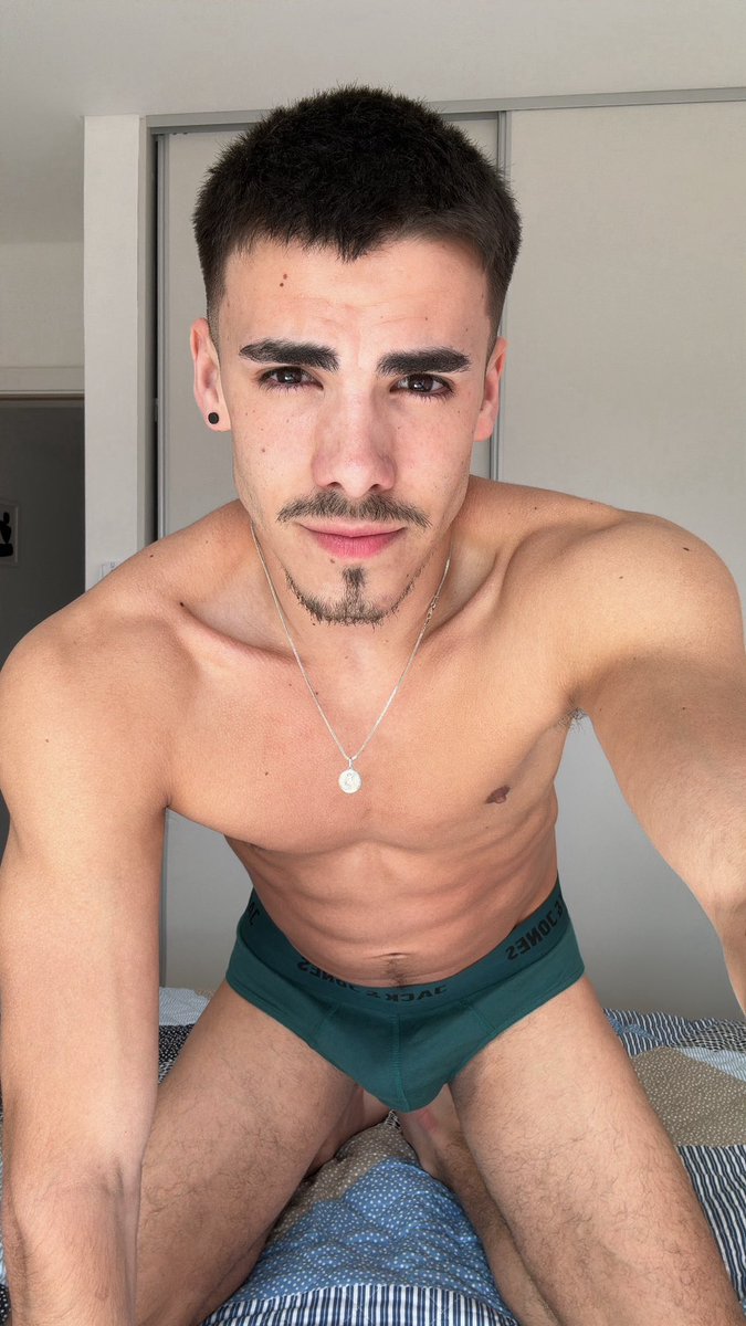 NachoNewson's tweet photo. RT if you’d let me suck you off 😋 https://t.co/wid2RYGmyQ