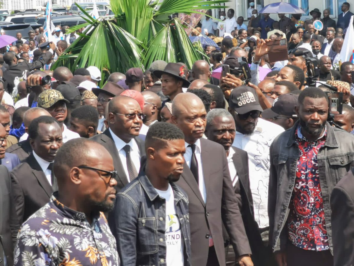 #RDC le Sec. Permanent du <a href="/pprdofficiel/">PPRD</a> , le très charismatique #ProfDr <a href="/RamazaniShadary/">Shadary Ramazani</a>  accompagné d'un parterre de  cadres et militants, a assisté ce mercredi 20/03/2024 aux obsèques de l'Hon. #chérubinOkende. Preuve d'une bonne santé du Parti cher au #PR honoraire #JKK.