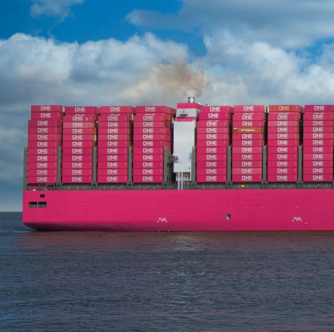 ONENorthAmerica's tweet photo. @fromthemountainphoto Captured the Magenta Majesty: #ONE Intelligence navigating the bustling waters of Rotterdam! 
#FoundONE📸🥇🚢 

#OceanNetworkExpress #ContainerShipping #MajesticAtSea #MagentaNotPink #AsONEWeCan #rotterdam #photography #shipspotting https://t.co/xRqadN7NjQ