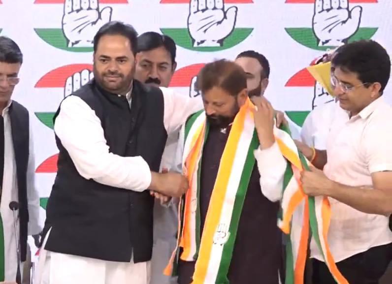 Heartiest congratulations to Chowdhary Lal singh Former M.P Doda-Kathua Lok Sabha and Cabinet Minister Jammu and Kashmir for joining his Congress today at Party HQ New Delhi .As we all know the Working style and Worth of the leader from last many years , #My M.P from Doda-Kathua