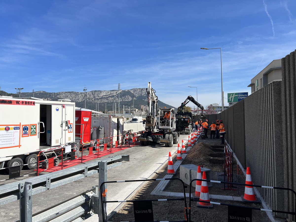 Visite <a href="/DEXTERA15/">DEXTERA</a>, avec les directeurs de cabinet du Var, de l’impressionnant chantier de l’élargissement de l’autoroute A57 à l’entrée Est de Toulon : quatre ans de chantier, 300 millions d’euros, 8 km de long. Merci aux équipes de <a href="/VINCI/">VINCI</a> Autoroutes pour leur accueil !