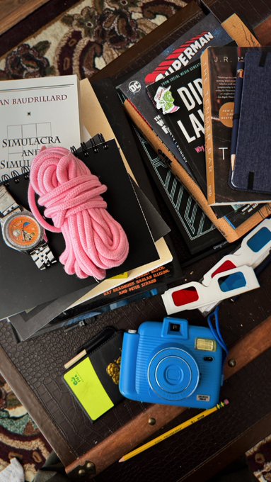 What&rsquo;s your favorite thing on my coffee table of chaos? https://t.co/7rPgw8Y4wr<a href="/tag/taylorswift"class="tags"><span>#taylorswift</span></a><a href="/tag/harrystyles"class="tags"><span>#harrystyles</span></a><a href="/tag/edsheeran"class="tags"><span>#edsheeran</span></a><a href="/tag/fri13"class="tags"><span>#fri13</span></a>