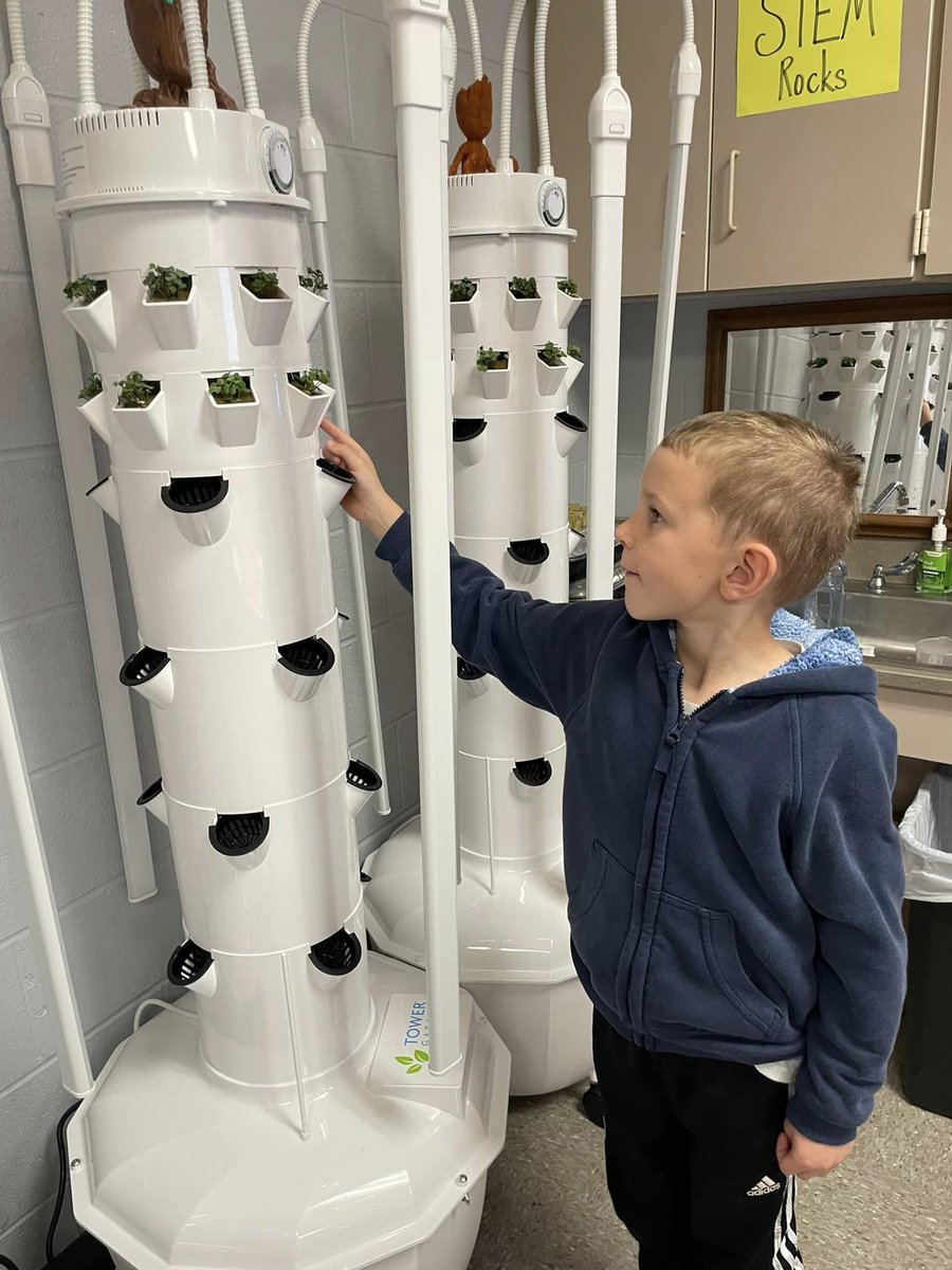 Sloman Primary School received a $3,500 grant to purchase three aeroponic towers.  Once lettuce is harvested, board members and guests plan to visit our cafeteria salad bar!🥗