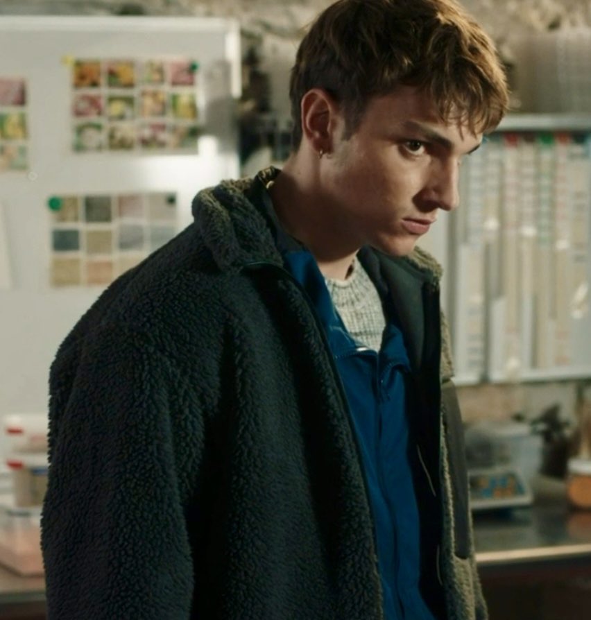 #IciToutCommence
Teyssier: souris p’tit pour les gendarmes

Myriel: ta ptite vengeance c’est terminé
👍🏽
Direction prison sans passer par la case départ😆
Merci Pénélope car avec Myriel qui n’a tellement pas de cerveau, Yann vivrait sa meilleure life avec une vengeance parfaite🤦🏽‍♀️