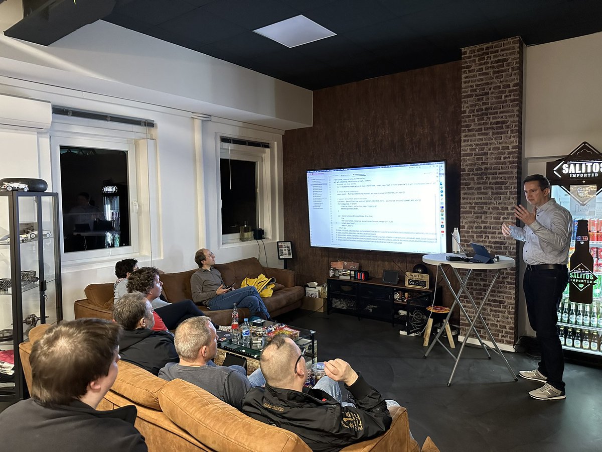 In der zweiten Runde unseres Meetups erklärt <a href="/marcofrodl/">Marco Frodl</a> von <a href="/thinktecture/">Thinktecture</a> wie man #GenerativeAI powered Applications transparent gestalten kann.