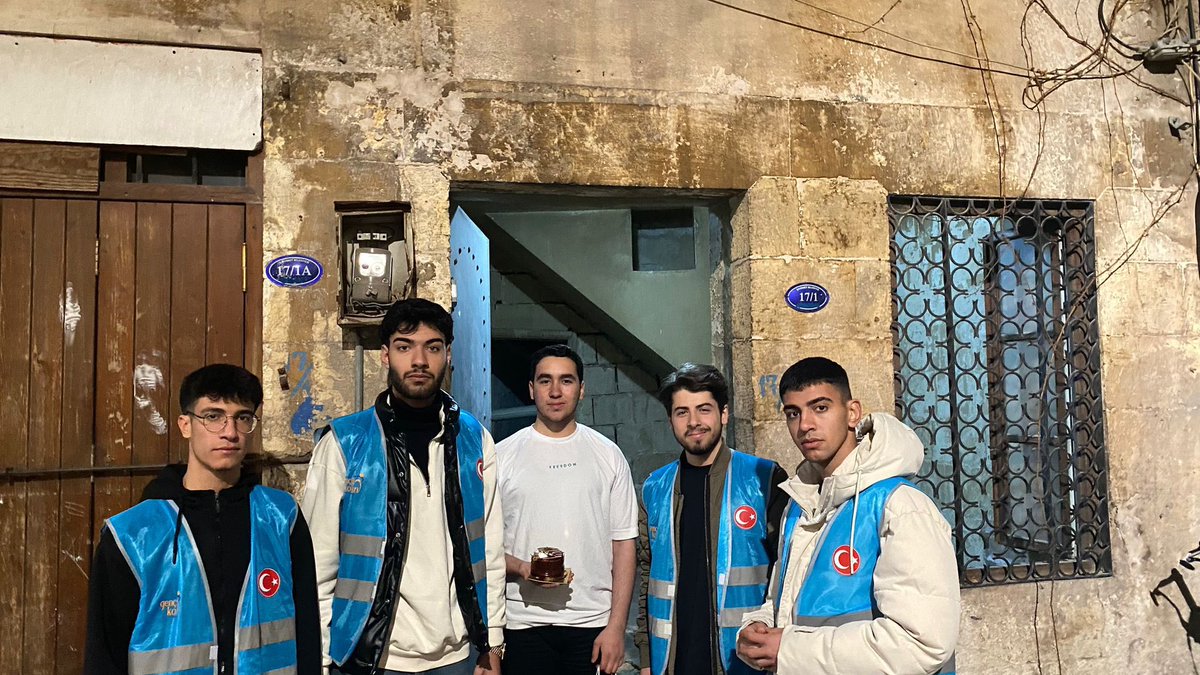 yenisecmen27's tweet photo. Yeni Yaşınızda #AkLiselim Yanınızda 🎂 🤩
İlk defa oy kullanacak olan kardeşlerimizin yeni yaşında yanlarında olduk.🤗
2024’te Gençlerle Zafer Var 😎💡 https://t.co/902dqGaDdi