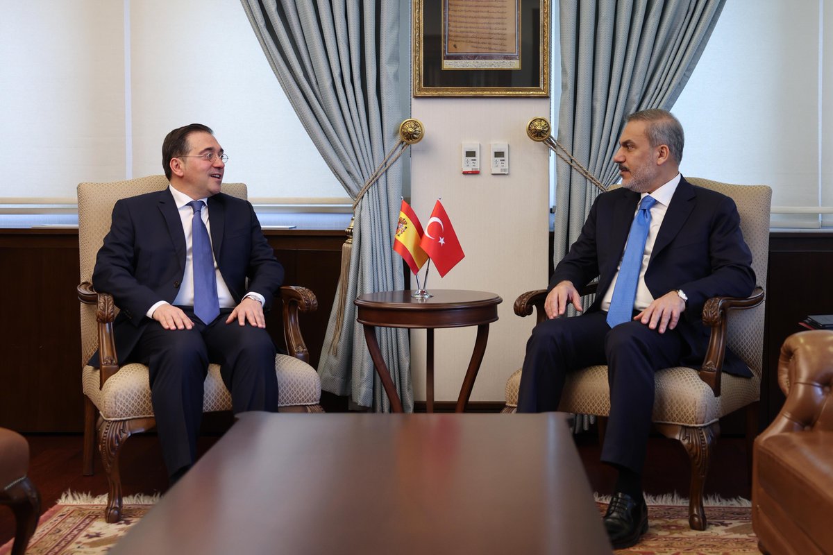 NEW: #Spain's Foreign Minister called on the EU to 'double its efforts' to update the Customs Union with #Turkiye:

- wants and supports Turkiye becoming a member

Turkish FM Fidan said Turkiye was looking for a 'demonstration of will' from EU (gestures, I presume?)