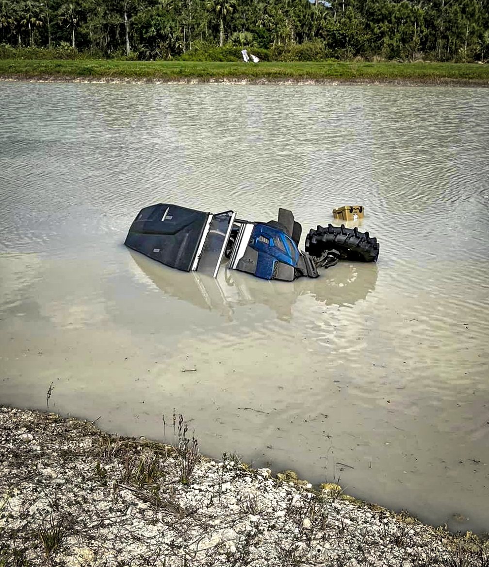 superatvtweet's tweet photo. 🤿 When snorkel testing goes wrong 😨
Jj James Spivey said everything was going good, until
it wasn't. #UTVfails *Don't try this at home. https://t.co/eyzSm2bR9G