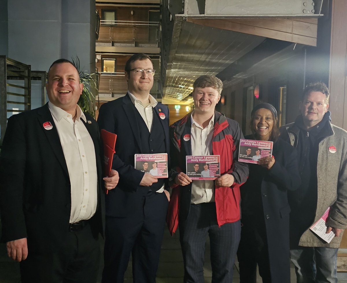 Good to be out with a cracking local and Manchester Labour Team speaking to residents. Both myself and @AndyBurnhamGM really appreciate your support! 🌹🐝 #PiccadillyWard #Manchester