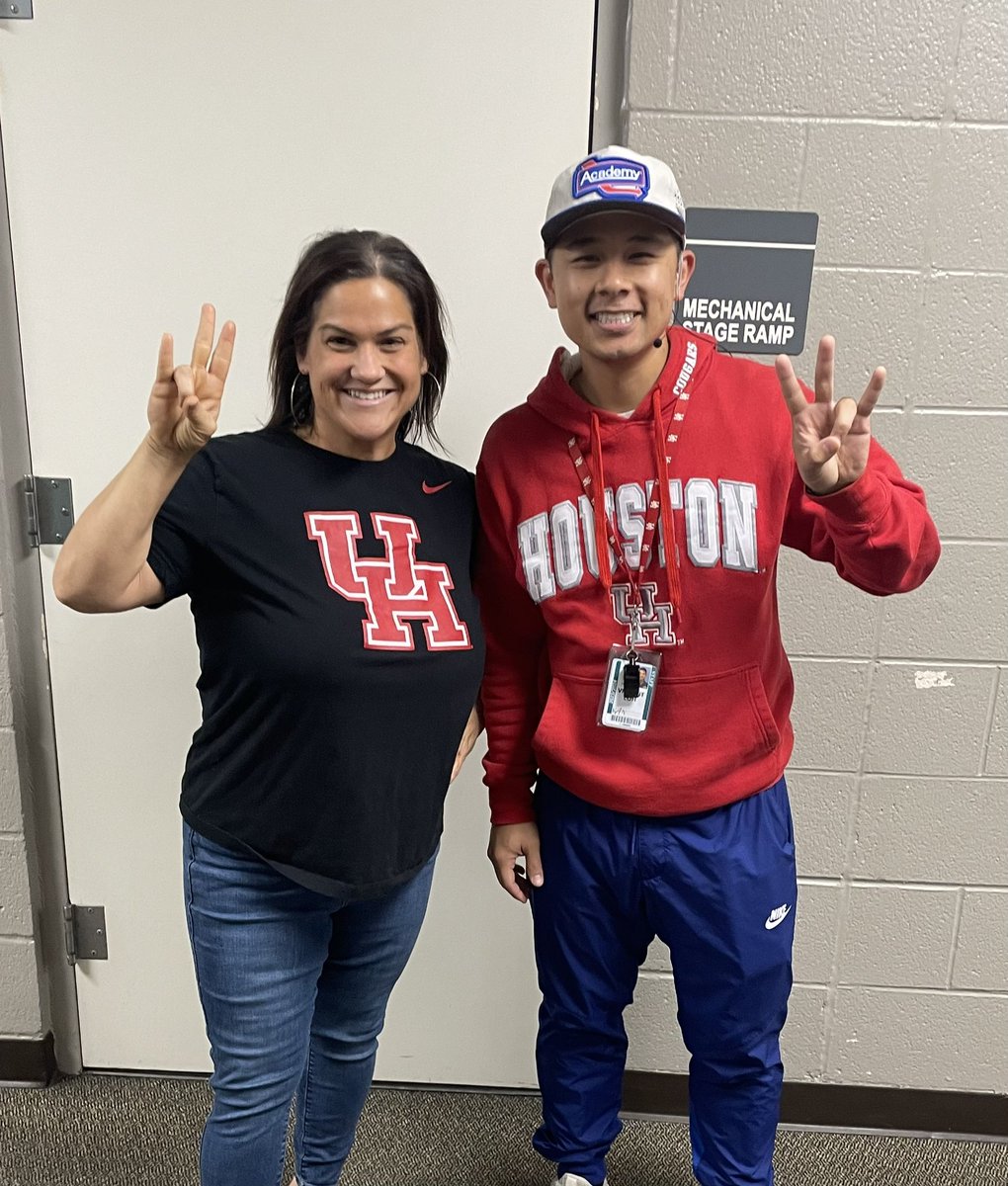 On Wednesdays we rep our Colleges! Coach Loh and I couldn’t be more proud to sport @UHouston Coogs attire! Especially during the most wonderful time of the year - #MarchMadness 🏀 #ForTheCity