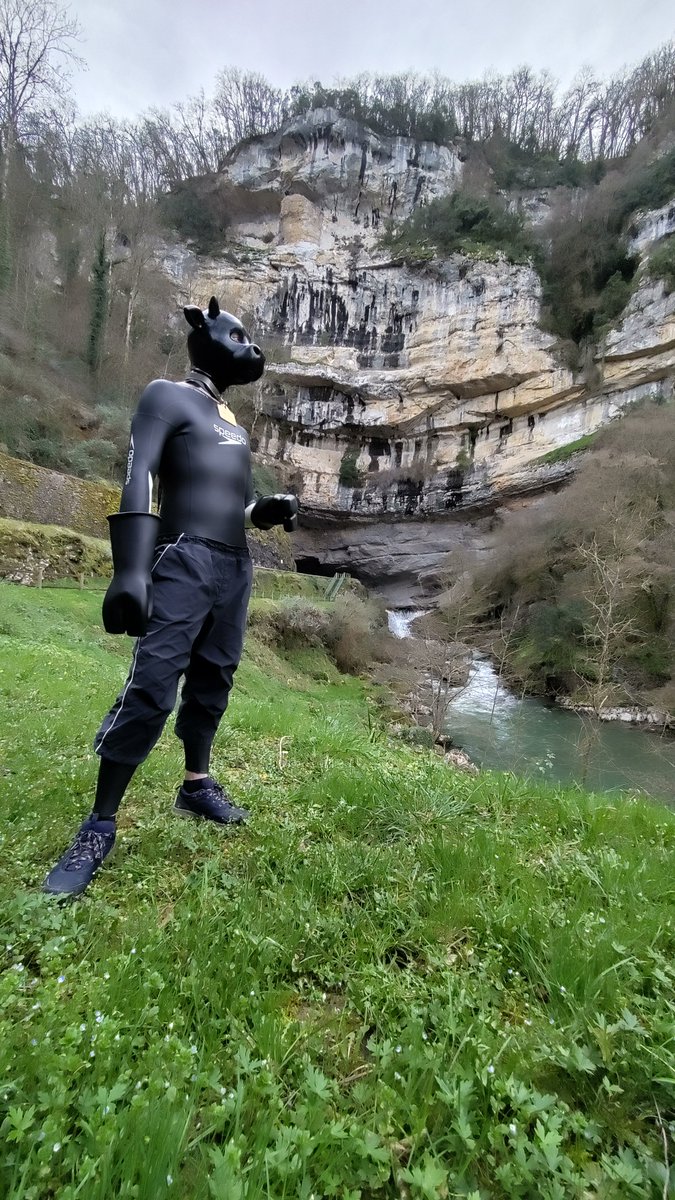 The torrent can be treacherous, but fortunately the submissive bull is there to help you

📷 : Master of this bull *blushes*

Thanks <a href="/TaraSkunk/">Taramun, skunk and kinkster (skunkster ?)</a> for the little road trip from Toulouse to some impressive spots in Ariège, it was really cool, great memories for my Master and myself