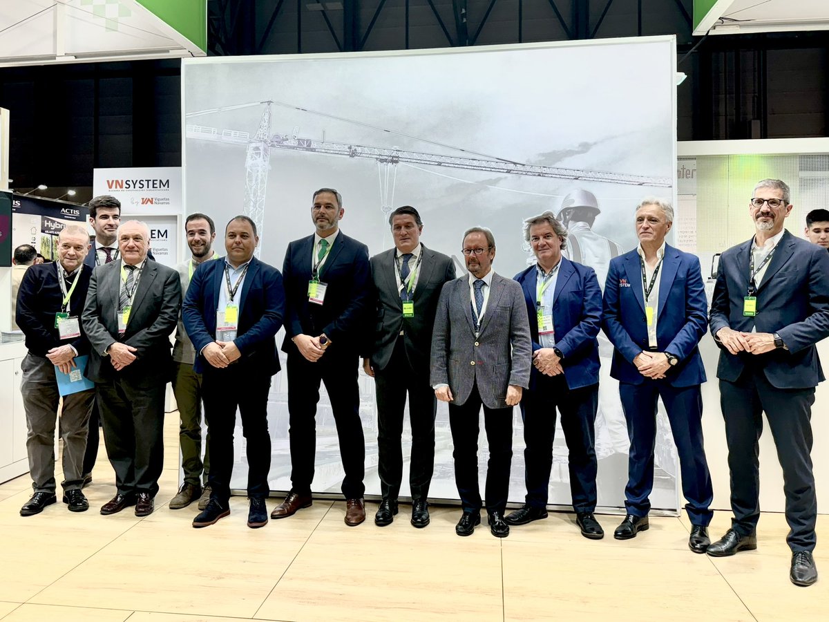 fhimasa's tweet photo. Con @BuildinnCluster en @rebuildexpo , foro de la construcción con el que compartimos objetivos: #digitalización #industrialización #sostenibilidad https://t.co/WlXJzQ4MyR