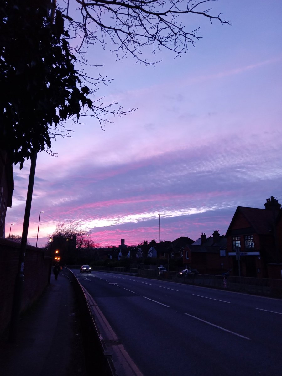 It's been a long week already in the world of #discharge #patientflow 
Then you get to enjoy the stunning skies on the long walk home 
#nhs1000miles