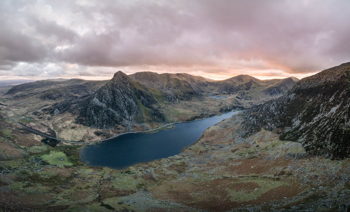 Llyn Ogwen at sunset.  @DJIGlobal #dronephotography