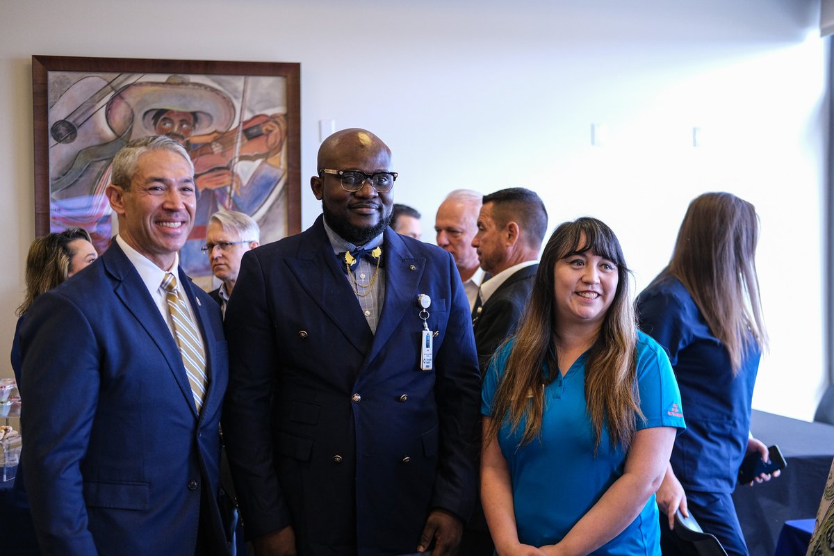 .@UnivHealthSA welcomed 12 Ready to Work participants into their workforce, spanning various fields from environmental services to direct patient care. We were thrilled to recognize University Health as a Champion Employer and anticipate ongoing success in our partnership!