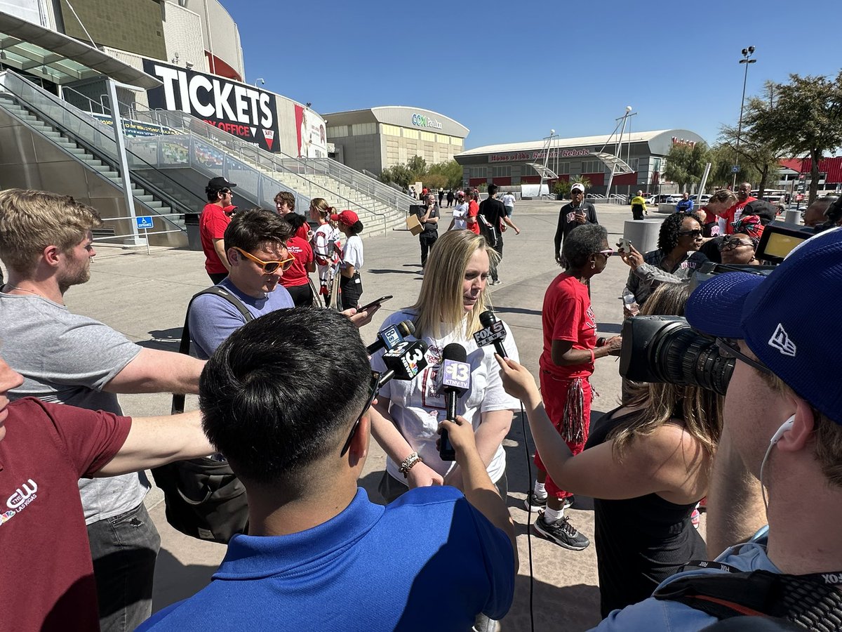 Antoine_Noble's tweet image. @GoldenKnights this morning @UNLVLadyRebels this afternoon 
@TheRunninRebels watch party @PKWYtavern this evening #NIT2024 #kmcc @KTNV @ScrippsSports @LasVegasLocally @vegas