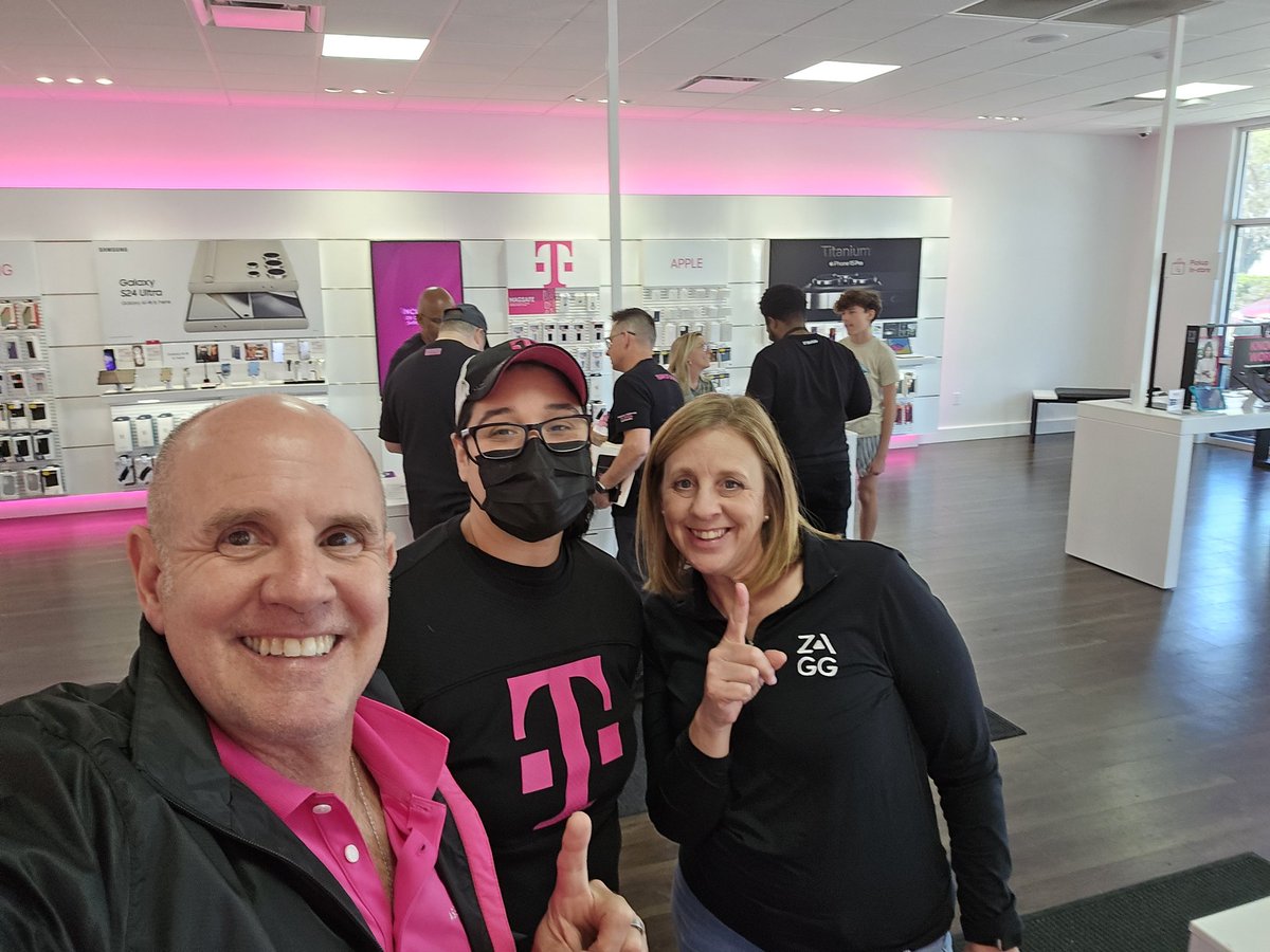 GAP Store visits in T1 FL North <a href="/EddiePryor7/">Eddie Pryor</a> w/ Susan from ZAGG. 
Sharing best practices to help MEs show the value offered by both products! Congrats to #9268      Kirkman <a href="/ElieMartinez8/">Elie Martinez</a> for top store P360! 🏆 <a href="/andrewroberts91/">andrew roberts</a>
<a href="/megan_chong6/">Megan Chong</a> <a href="/MRM8907/">Mike Martinez</a> <a href="/OJP305/">Omar Jones…..</a>