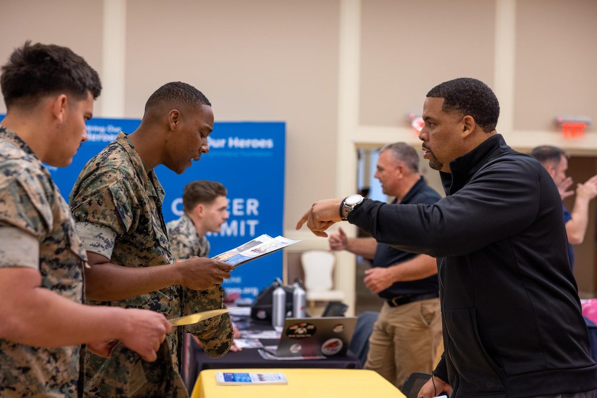 MCCS Camp Lejeune sponsored a Hiring our Heroes Skillbridge Expo with DOD approved Skillbridge programs. Hiring Our Heroes is a nationwide initiative to help veterans, transitioning servicemembers, and military spouses find employment opportunities. 📷 by LCpl Alyssa Decrane