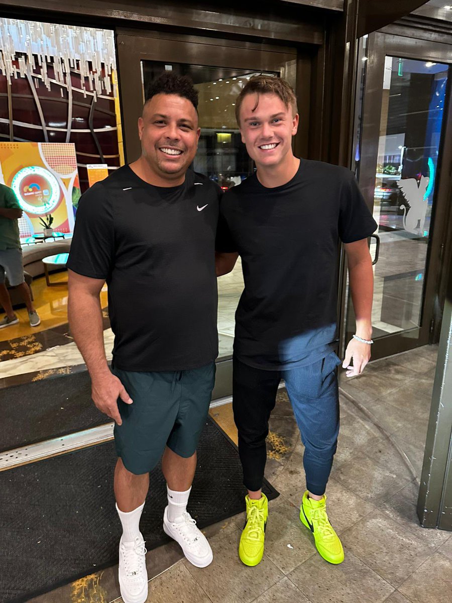 Hello 🤝 @Ronaldo 🎾⚽️