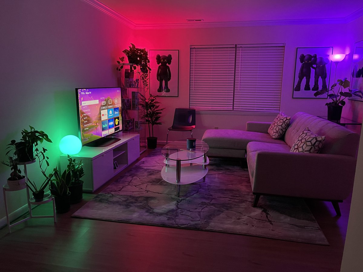 NateBeenStyling's tweet photo. Lul crib flex don’t judge the no curtains I still can’t decide on a color 😅 https://t.co/bgCoe1mToe