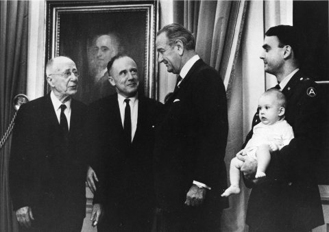 Four generations of the family of accomplished American theoretical physicist John Archibald Wheeler, honored by US President Lyndon Johnson at the White House in 1968.

#histSTM