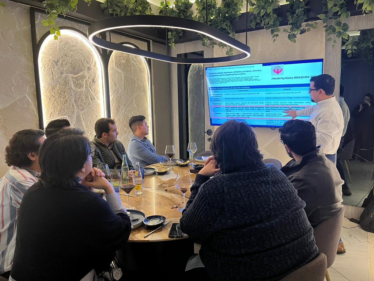 carlos_arnaud's tweet image. Hoy tocó compartir con Colegas Psiquiatras, el tema de #DepresiónResistenteATratamiento así como experiencias clínicas con el uso de #Esketamina #Spravato cumpliendo 12 meses de este protocolo en @TecSaludMX