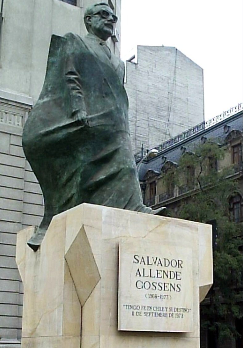 Estas de acuerdo en eliminar todos los monumentos de Allende?❓️ solo dividen al país y traen odio❗️. Si estas de acuerdo dale 👍y comparte.