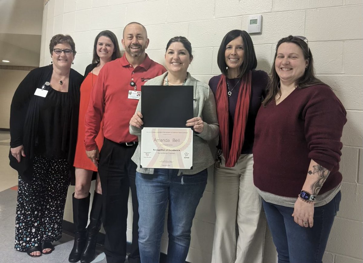 Congrats to our EC Teacher of Excellence @SouthwestDPS - Amanda Bell, flanked by top notch school administration and EC leadership! Photo credits go to students Jasper and Robin. 🔥 We love you, Amanda!