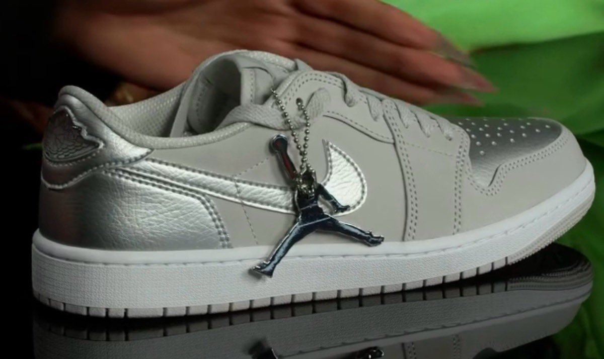Aj1 エアジョーダン1 ニュートラルグレー CO. JPの名作から着想した 