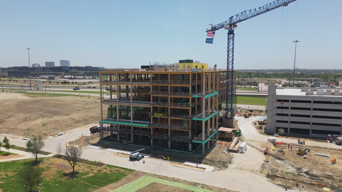 Check out this great press coverage on the Southstone Yards project in Frisco Tx! @Crow Holdings @Gensler @Structure Tone Southwest @Seagate Mass Timber Inc. and everyone involved! #SmartlamNA #MassTimber #CLT #MassTimberConstruction wfaa.com/video/news/loc…
