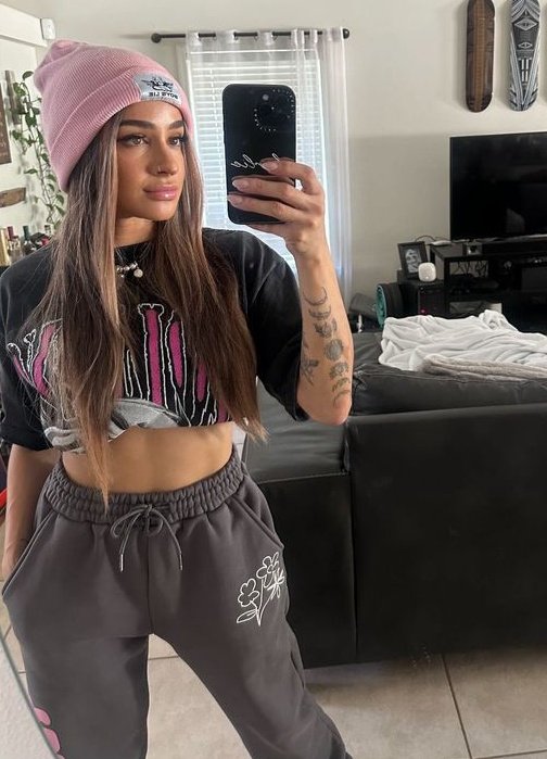 Dakota. (PARODY) tweet media