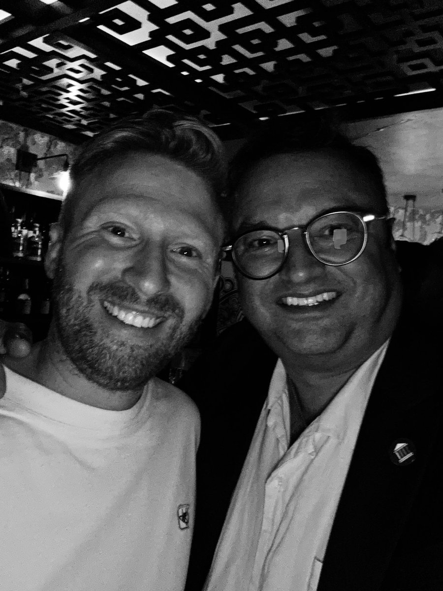 JamesBowater's tweet photo. A funny thing happened in China Town - my legendary mukka @itsrvz of @wmtoken found me. This is why at @WorldMobileTeam we are #unstoppable and always #Connect the #unconnected by introducing @Papervc to the #sharingeconomy @djchaudhry_ https://t.co/Cp99r7WfUM