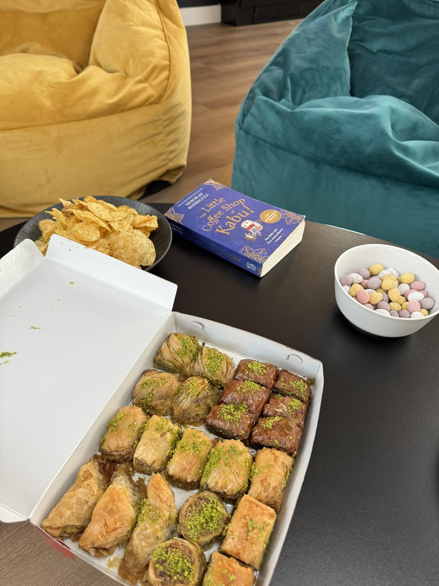 dab_ami's tweet image. What a wholesome evening with wonderful colleagues discussing our recent book at book club and sharing some traditional baklava. That sunset tho! @MayaNEnglesberg @BoltBurdonKemp