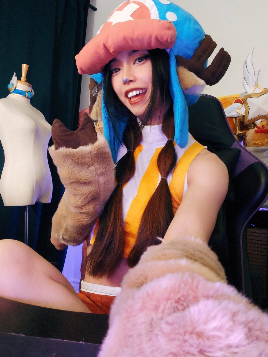 Tokidochi's tweet photo. I guess for the rare people on my Twitter, here are some Chopper selfies I took the other day while making a fun reel at 4AM after my stream β¨π«‘
#ChopperCosplay #OnePieceCosplay #ONEPIECE https://t.co/aVpd21Tmki