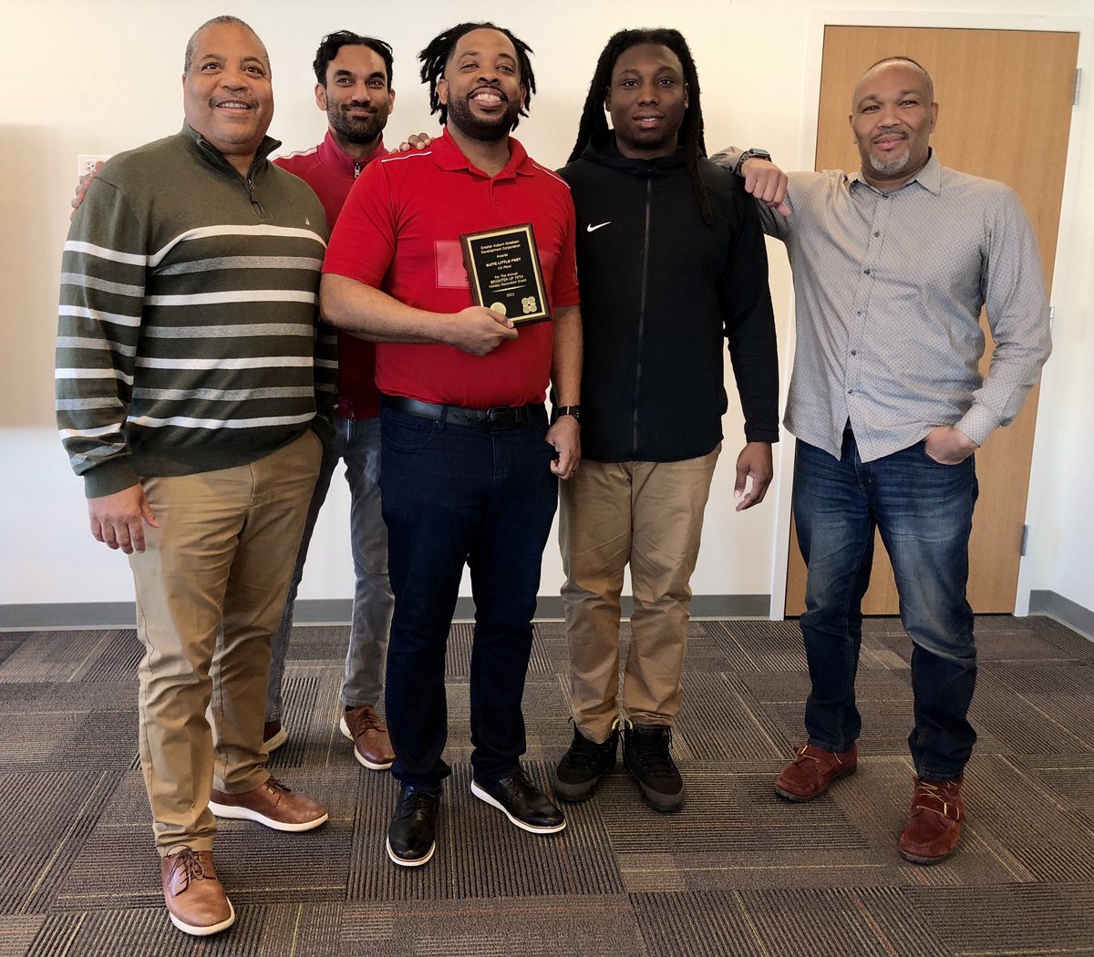 We finally had time to present one of the plaques for, ”Light Up 79th Street” holiday decoration winners. This one to business owner, Jasand Parker of #SuiteLittleFeet (SLF), an amazing day care center, at 1439 W 79th Street. Congratulations! 🏆 💯 <a href="/c_gagdc/">Carlos Nelson</a> #EconomicDevelopment
