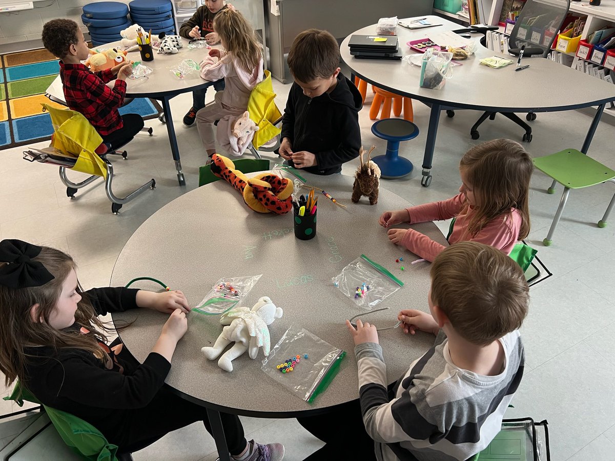 loadsoffunin121's tweet image. #RightToReadWeek 💙