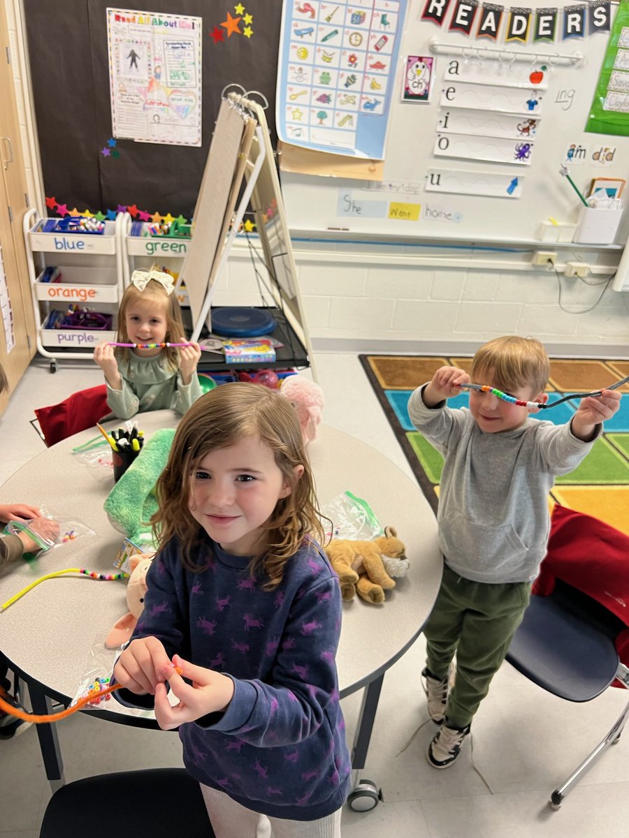 loadsoffunin121's tweet image. #RightToReadWeek 💙